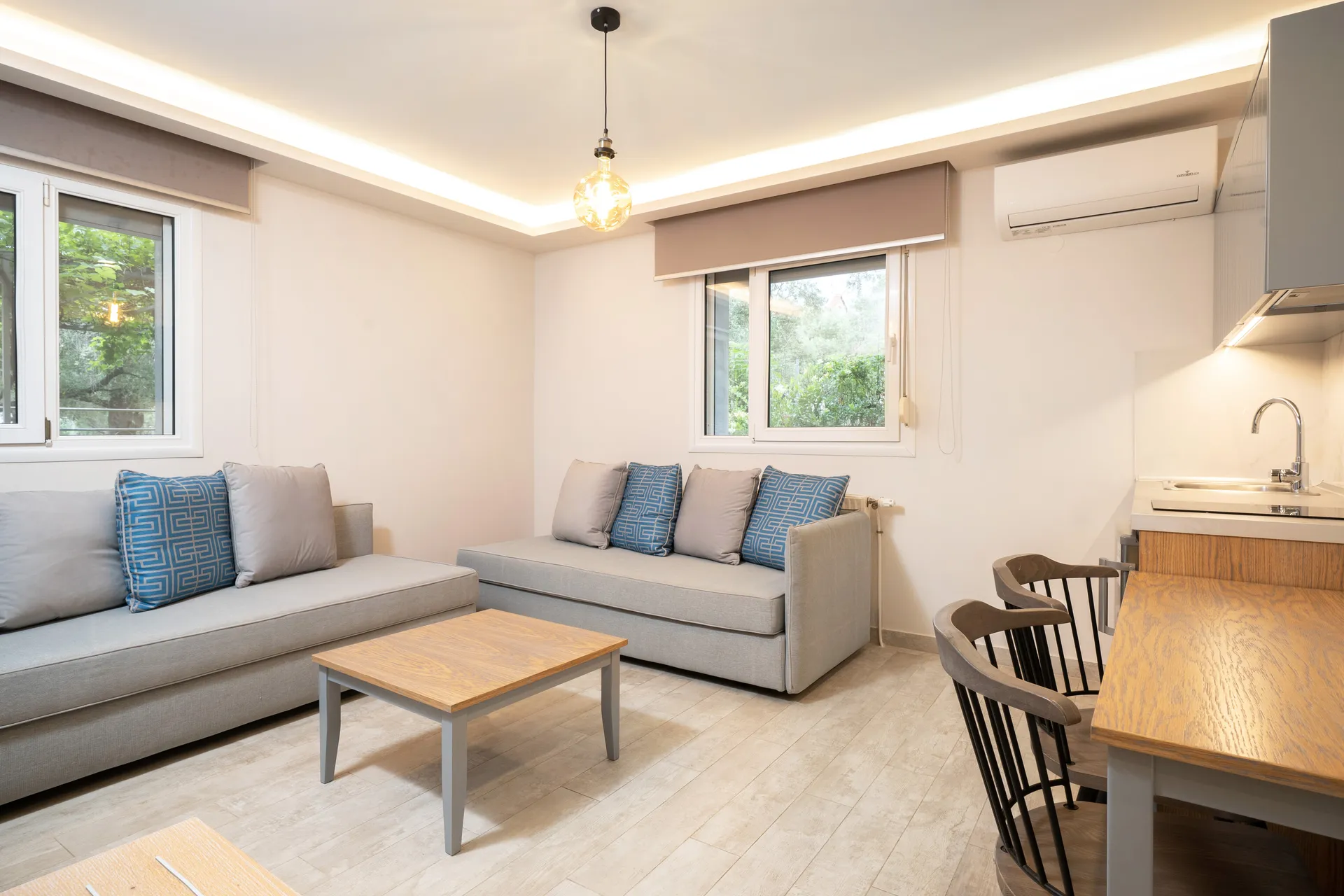 Tiara Holidays - IlioMagic luxury studios - Apartment ground floor living room